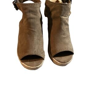 Universal thread espadrilles 8.5